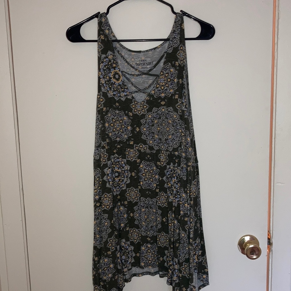 Torrid size 2 babydoll sharkbite criss cross top